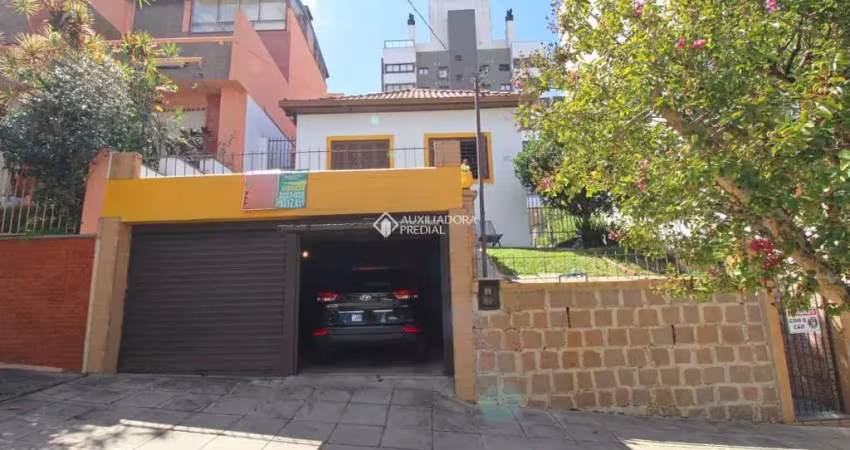 Casa com 3 quartos à venda na Rua Professor Fitzgerald, 57, Petrópolis, Porto Alegre
