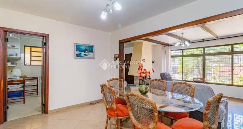 Casa com 3 quartos à venda na Rua Atlântida, 289, Ipanema, Porto Alegre