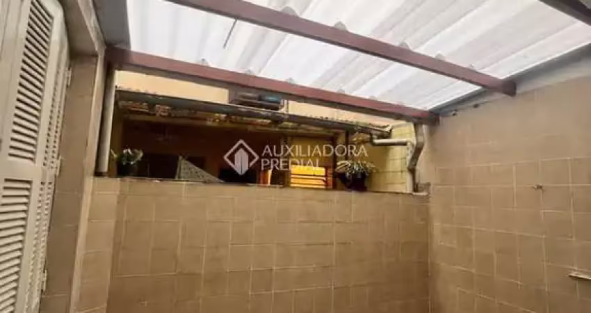 Apartamento com 3 quartos à venda na Rua Açores, 96, Passo da Areia, Porto Alegre