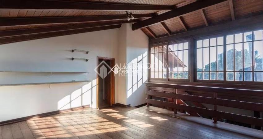 Casa com 3 quartos à venda na Avenida da Serraria, 800, Espírito Santo, Porto Alegre