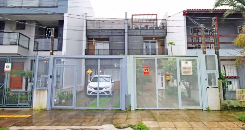 Casa com 3 quartos à venda na Rua Doutor Sady Soares, 129, Guarujá, Porto Alegre