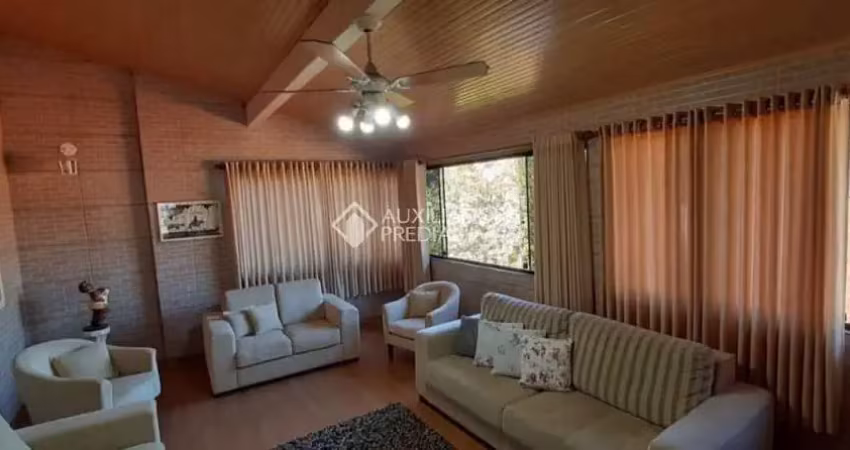 Casa com 3 quartos à venda na Avenida Orleaes, 744, Guarujá, Porto Alegre