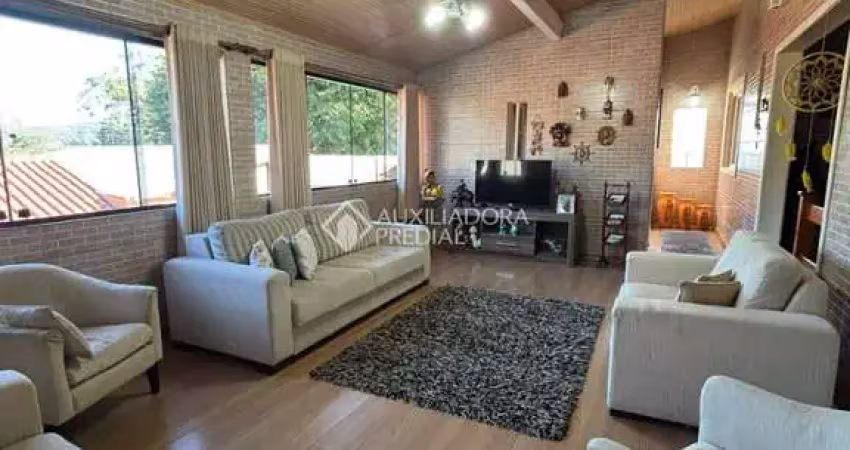 Casa com 3 quartos à venda na Avenida Orleaes, 744, Guarujá, Porto Alegre
