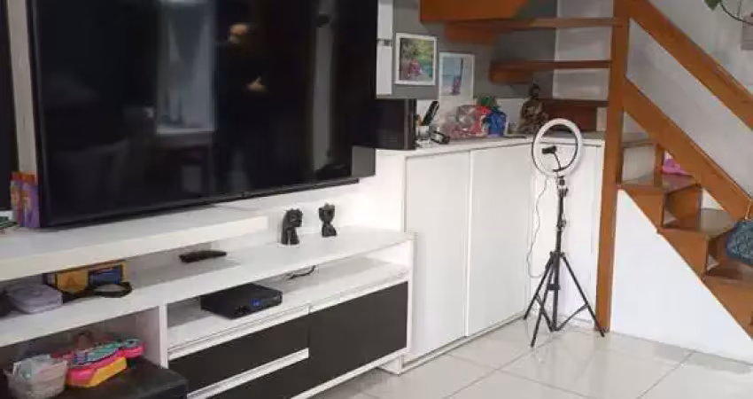 Casa com 2 quartos à venda na Rua Heitor Kramer, 151, Guarujá, Porto Alegre