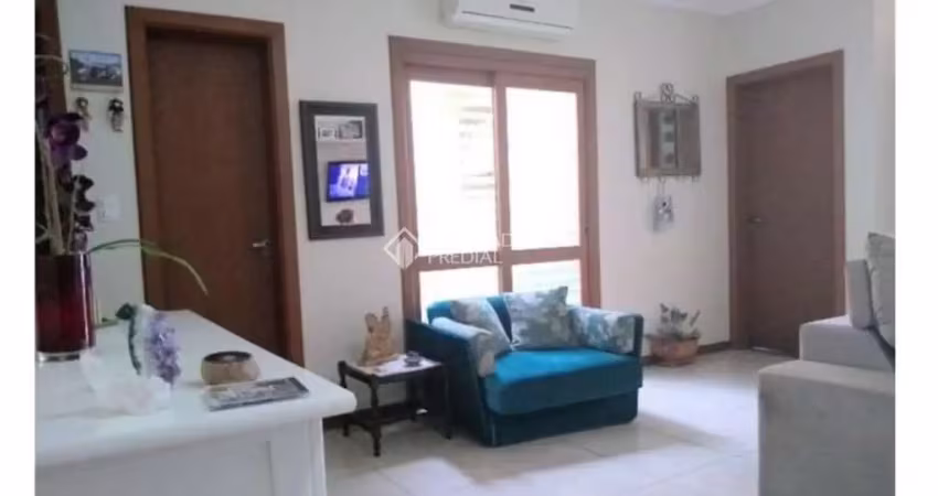 Casa com 3 quartos à venda na Rua Heitor Kramer, 321, Guarujá, Porto Alegre