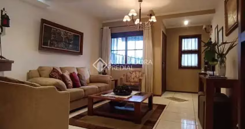 Casa com 2 quartos à venda na Rua Heitor Kramer, 139, Guarujá, Porto Alegre