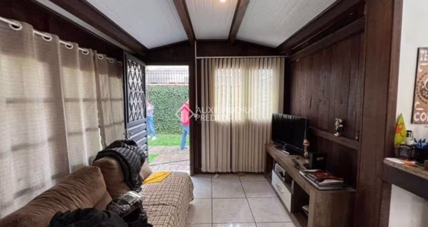 Casa em condomínio fechado com 2 quartos à venda na Avenida Guarujá, 156, Guarujá, Porto Alegre