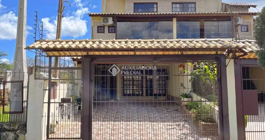 Casa com 4 quartos à venda na Rua Doutor Egydio Michaelsen, 58, Cavalhada, Porto Alegre