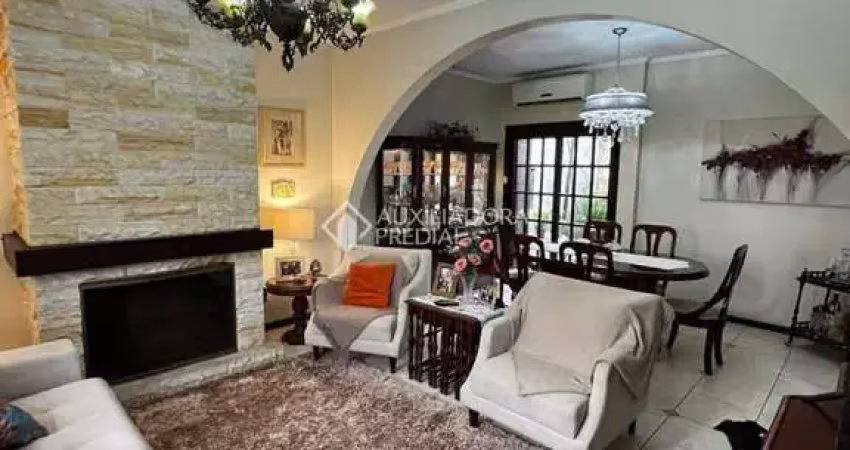 Casa com 3 quartos à venda na Rua Doutor Aurélio Py, 260, Medianeira, Porto Alegre