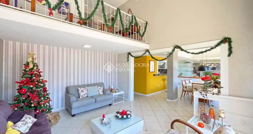 Casa com 5 quartos à venda na Rua Eurico Lara, 451, Medianeira, Porto Alegre