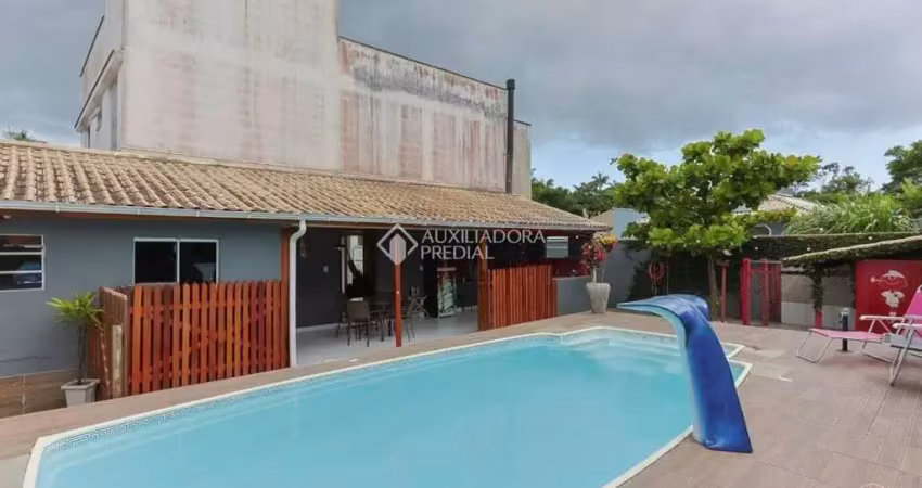 Casa com 3 quartos à venda na dos Cravos Amarelos, 64, Ribeirão da Ilha, Florianópolis