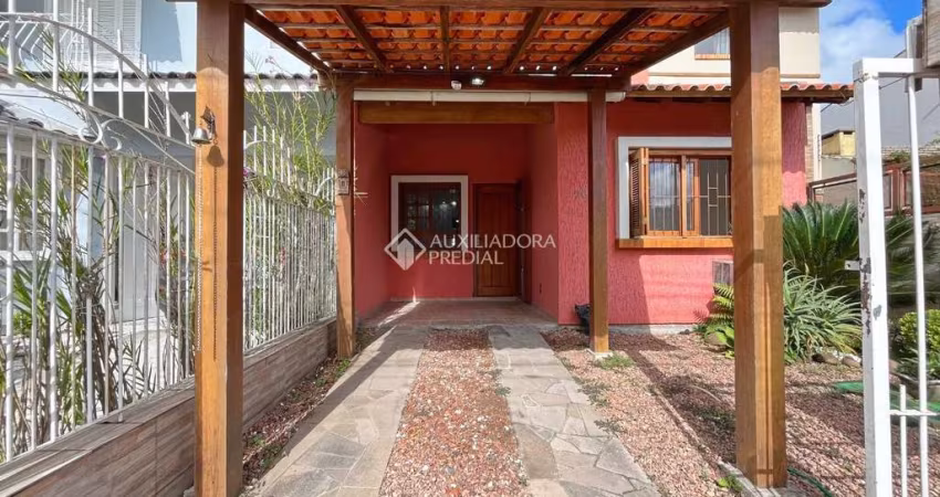 Casa com 2 quartos à venda na Rua Edgar Sanches Laurent, 76, Hípica, Porto Alegre