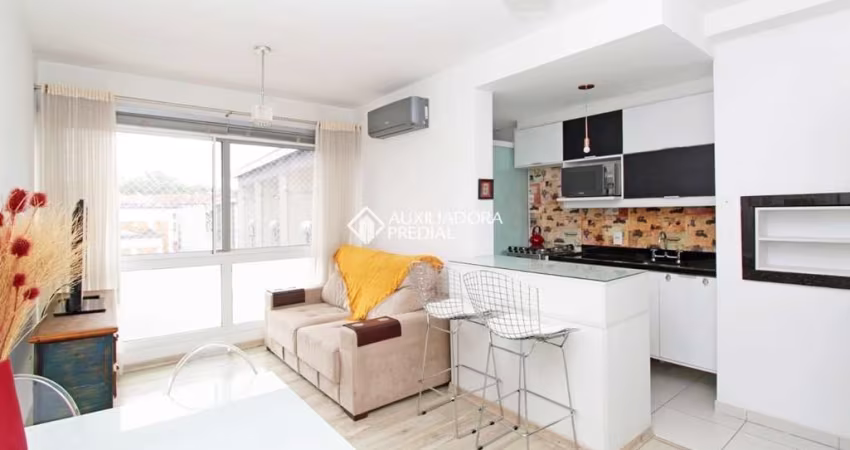 Apartamento com 2 quartos à venda na Rua Bezerra de Menezes, 623, Passo da Areia, Porto Alegre