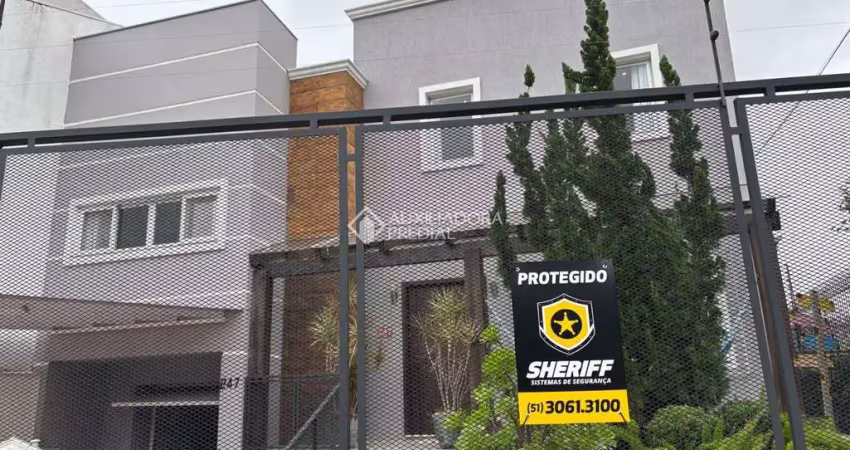 Casa com 4 quartos à venda na Rua Jacundá, 247, Guarujá, Porto Alegre
