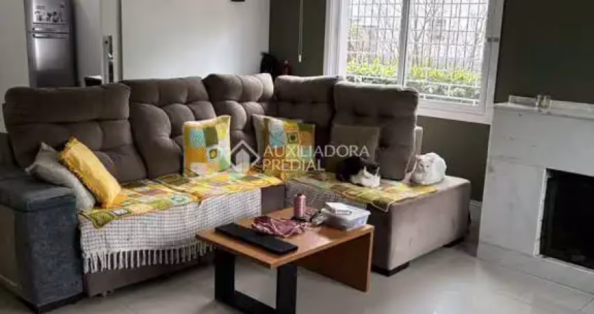 Casa com 4 quartos à venda na Rua Jacundá, 247, Guarujá, Porto Alegre