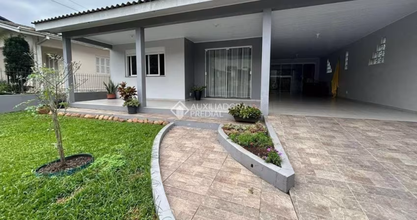 Casa com 3 quartos à venda na Rua Osvaldo Aranha, 601, Floresta, Estância Velha