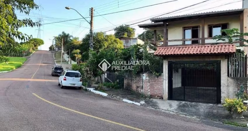 Casa com 3 quartos à venda na Rua Dirceu Menezes, 190, Petrópolis, Novo Hamburgo