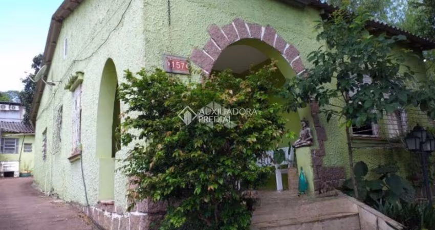 Casa com 2 quartos à venda na Avenida Saturnino de Brito, 898, Vila Jardim, Porto Alegre