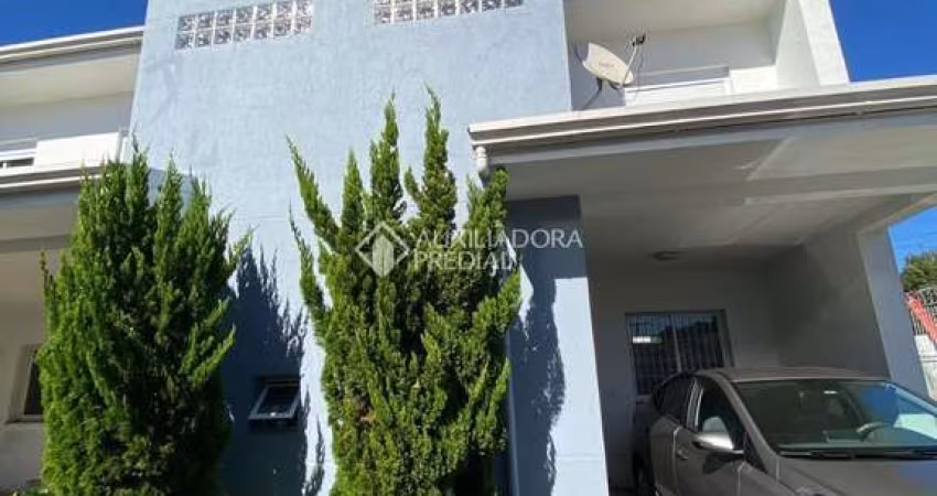 Casa com 2 quartos à venda na Beco do Carvalho, 493, Jardim Carvalho, Porto Alegre