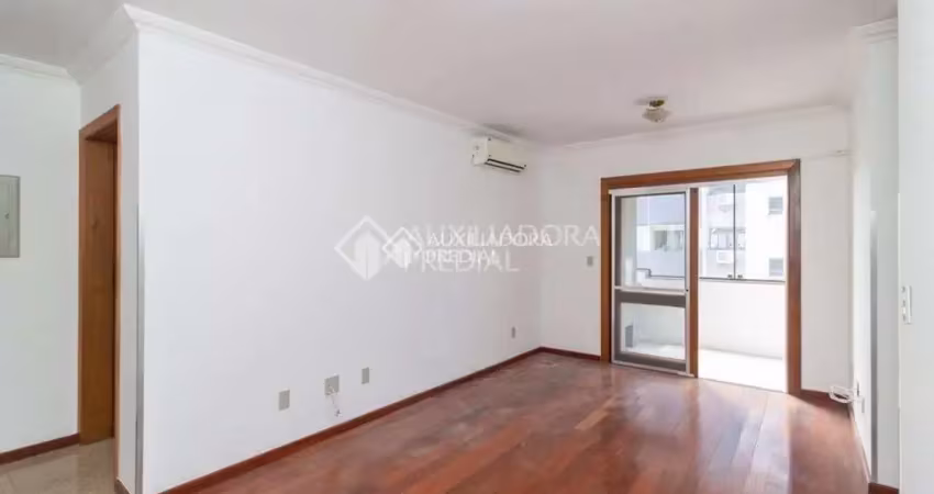 Apartamento com 3 quartos à venda na Rua Afonso Arinos, 291, Camaquã, Porto Alegre