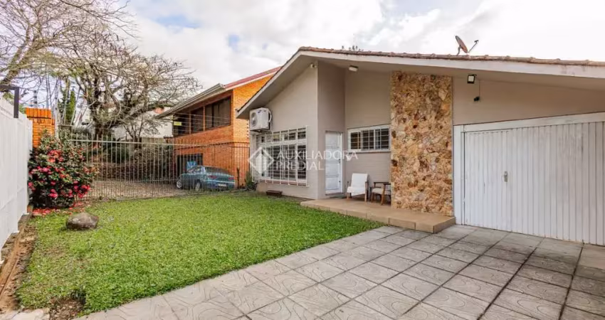 Casa com 4 quartos à venda na Rua Estácio de Sá, 700, Chácara das Pedras, Porto Alegre