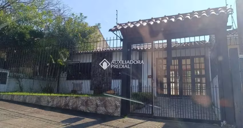 Casa com 3 quartos à venda na Avenida Mário Meneghetti, 304, Morro Santana, Porto Alegre
