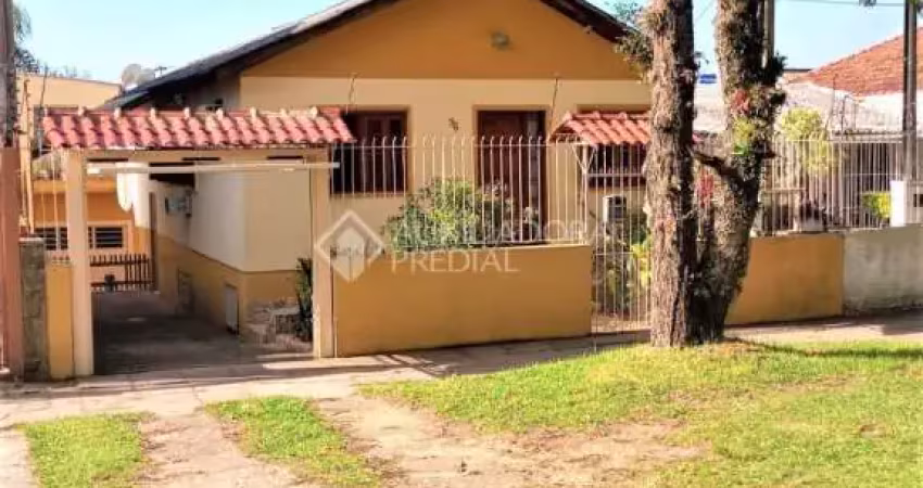 Casa com 3 quartos à venda na Avenida Frei Henrique de Coimbra, 96, Vila Ipiranga, Porto Alegre