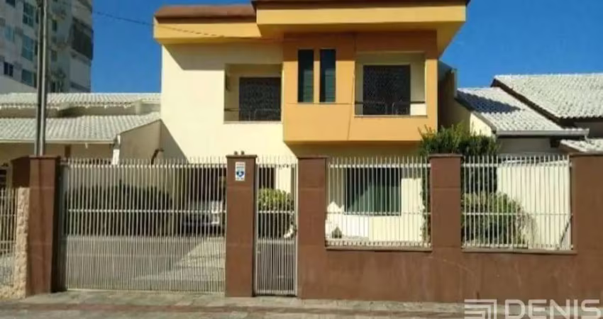 Casa - 2 Suítes + 1 Qt - 450 m² - Vila Operária - Itajaí/SC