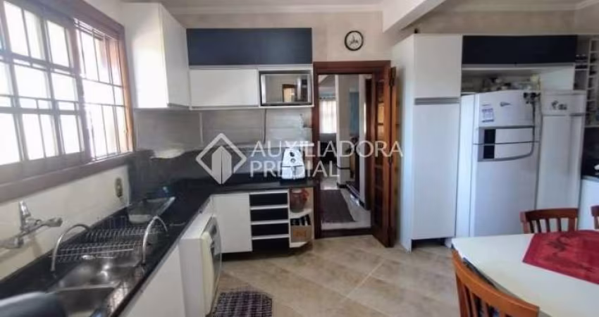 Casa em condomínio fechado com 4 quartos à venda na Avenida Teresópolis, 2122, Teresópolis, Porto Alegre