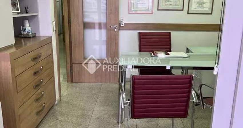 Sala comercial à venda na Rua Felipe Camarão, 690, Rio Branco, Porto Alegre