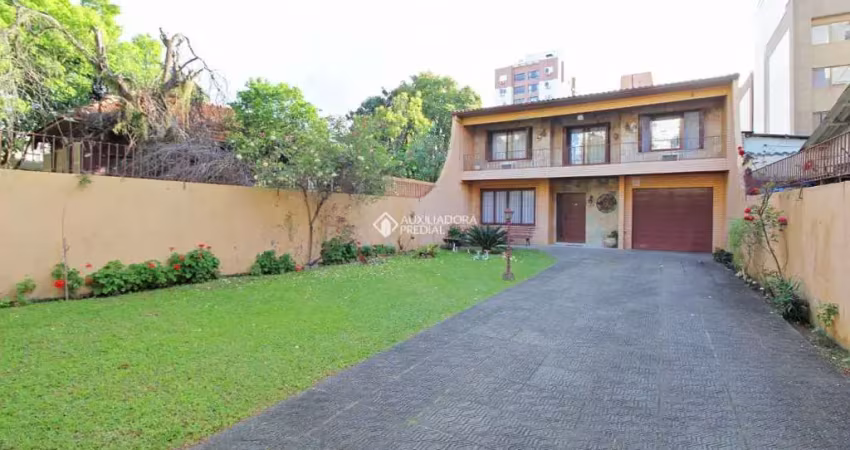 Casa com 3 quartos à venda na Avenida João Wallig, 119, Passo da Areia, Porto Alegre
