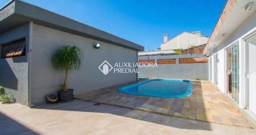 Casa com 3 quartos à venda na Avenida Pereira Passos, 375, Vila Assunção, Porto Alegre