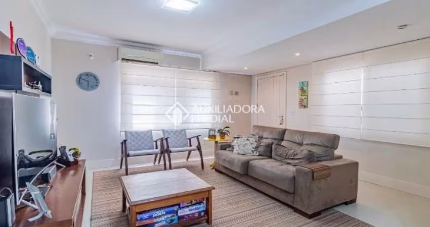 Casa em condomínio fechado com 3 quartos à venda na Rua Padre João Batista Reus, 2748, Vila Conceição, Porto Alegre