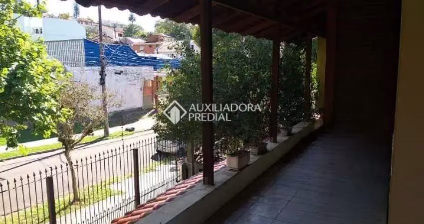 Casa com 3 quartos à venda na Rua Dário Totta, 210, Teresópolis, Porto Alegre