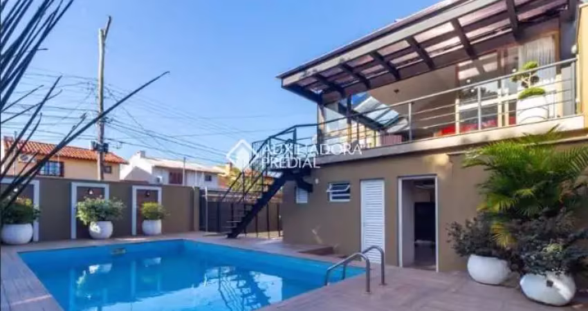 Casa com 4 quartos à venda na Rua Criciúma, 115, Guarujá, Porto Alegre