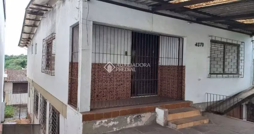Casa com 3 quartos à venda na Avenida da Cavalhada, 4370, Cavalhada, Porto Alegre