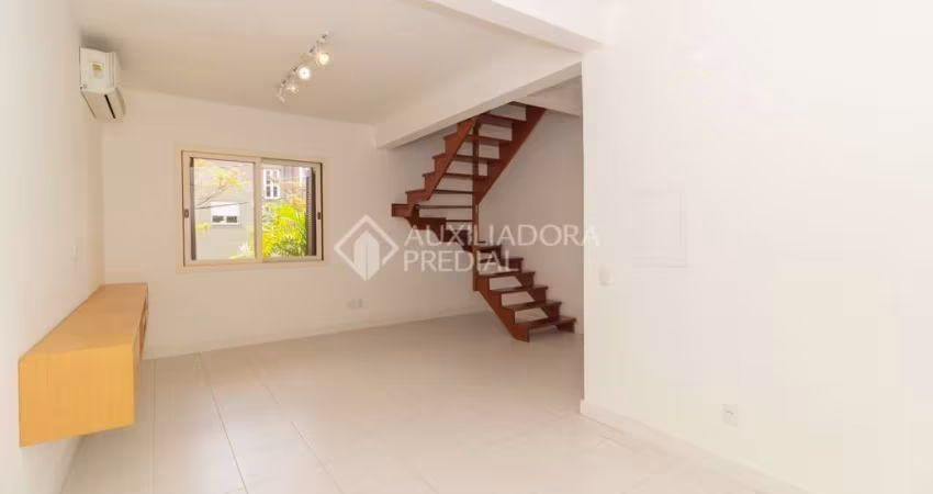 Casa em condomínio fechado com 3 quartos à venda na Rua Upamaroti, 100, Cristal, Porto Alegre