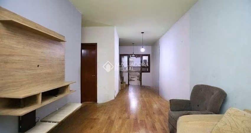 Casa com 2 quartos à venda na Avenida Nossa Senhora de Guadalupe, 371, Hípica, Porto Alegre