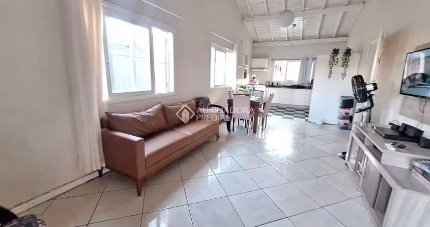 Casa com 2 quartos à venda na Rua Monteiro Lobato, 1199, Parque da Matriz, Cachoeirinha