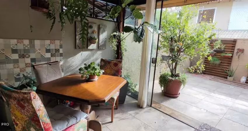 Casa em condomínio fechado com 2 quartos à venda na Rua Ilari Arlindo Basei, 191, Guarujá, Porto Alegre