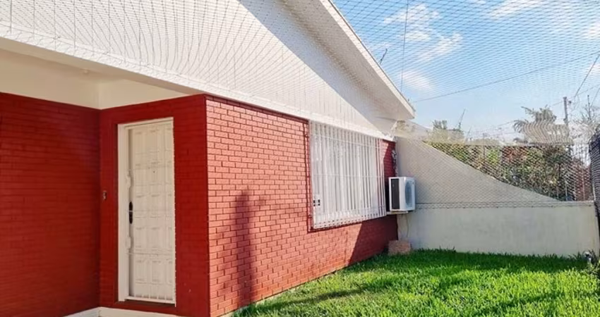 Casa com 3 quartos à venda na Rua Urussanga, 271, Guarujá, Porto Alegre