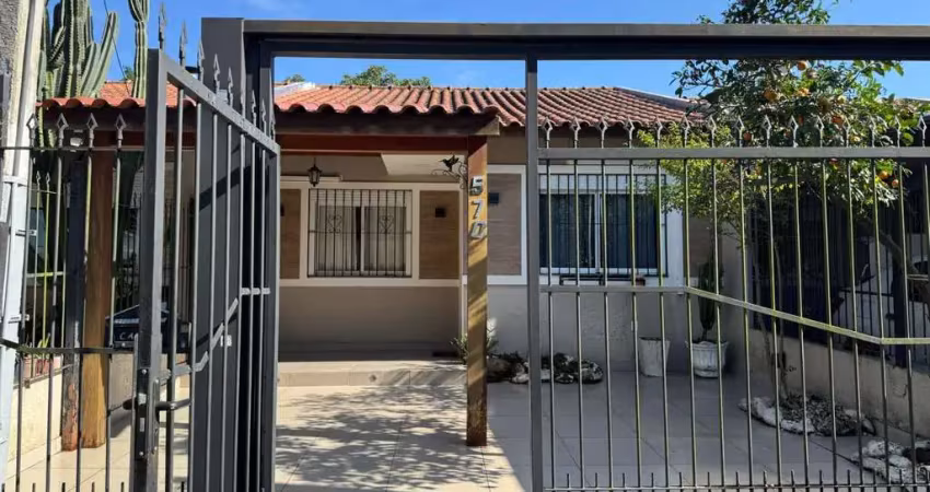 Casa com 2 quartos à venda na Rua Seno Antônio Cornely, 570, Hípica, Porto Alegre