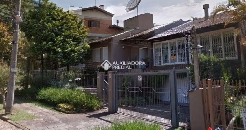 Casa em condomínio fechado com 3 quartos para alugar na Rua Rodonel Guatimozim, 185, Ipanema, Porto Alegre