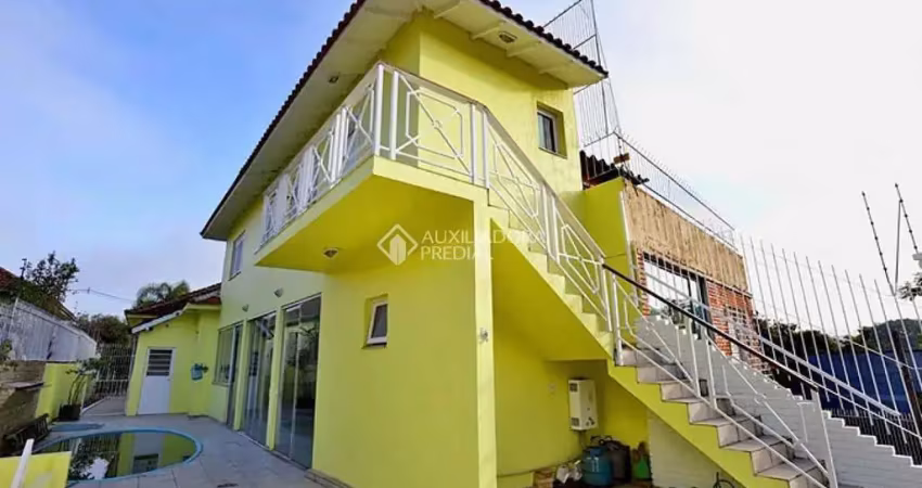 Casa com 2 quartos à venda na Avenida Nonoai, 108, Nonoai, Porto Alegre