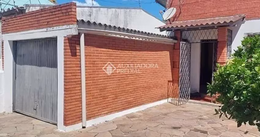 Casa com 3 quartos à venda na Rua Chico Pedro, 695, Camaquã, Porto Alegre