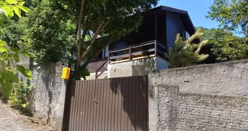 Casa com 2 quartos à venda na Servidão Batuel Cunha Neto, 280, Rio Tavares, Florianópolis