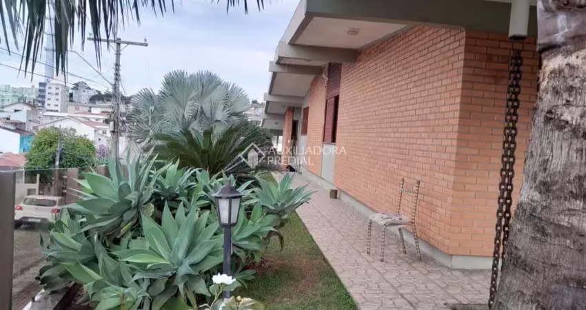 Casa com 4 quartos à venda na Rua José do Patrocínio, 431, Capoeiras, Florianópolis