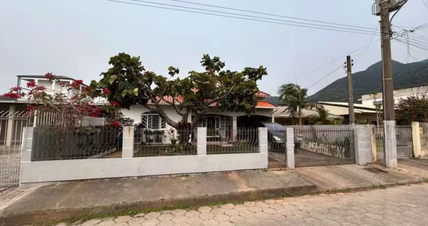 Casa com 3 quartos à venda na Rua Júlia Caetano Dutra, 15, Praia de Fora, Palhoça