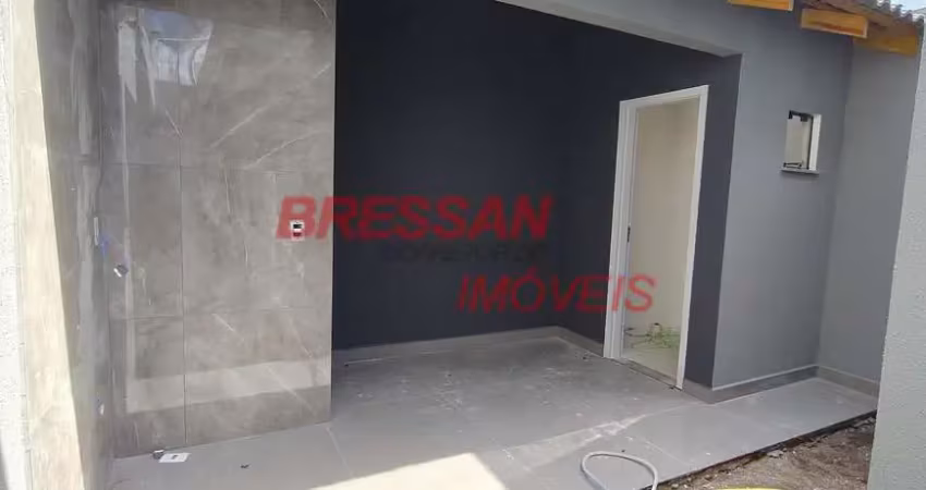 Casa nova com edícula churrasqueira e lavabo já pronto com suíte mais dois qqto