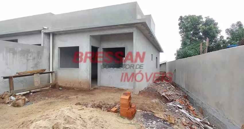 Vendo casa no tarumã dois quartos   sendo.um suíte   sala cozinha e banheiro .